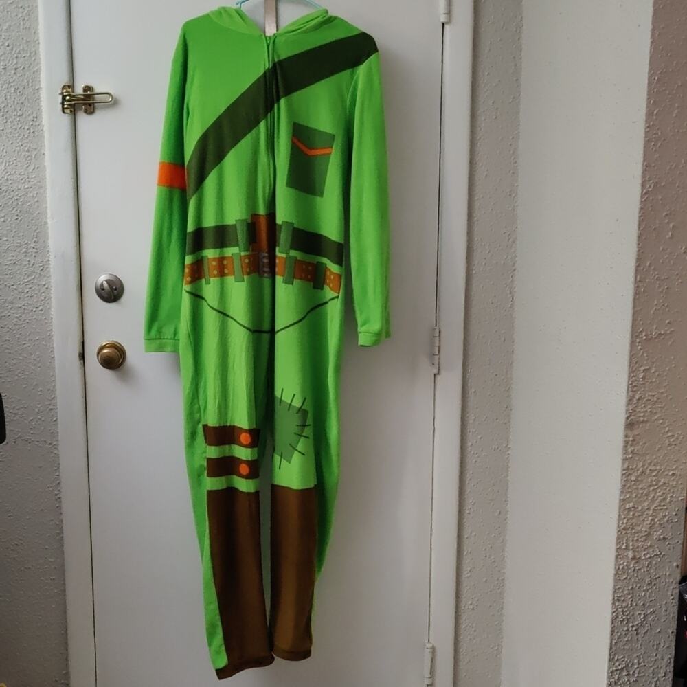 FORTNITE Green Dino Rex Onesie Jumpsuit PJS M Cosplay Convention Fantasy Gamer